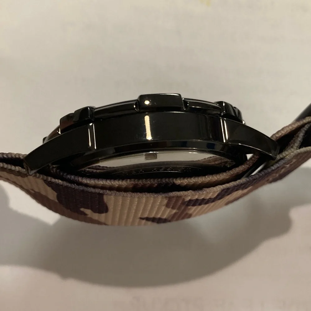 Casio MTD1069 watch, red and black with camo strap & rubber strap, working batty